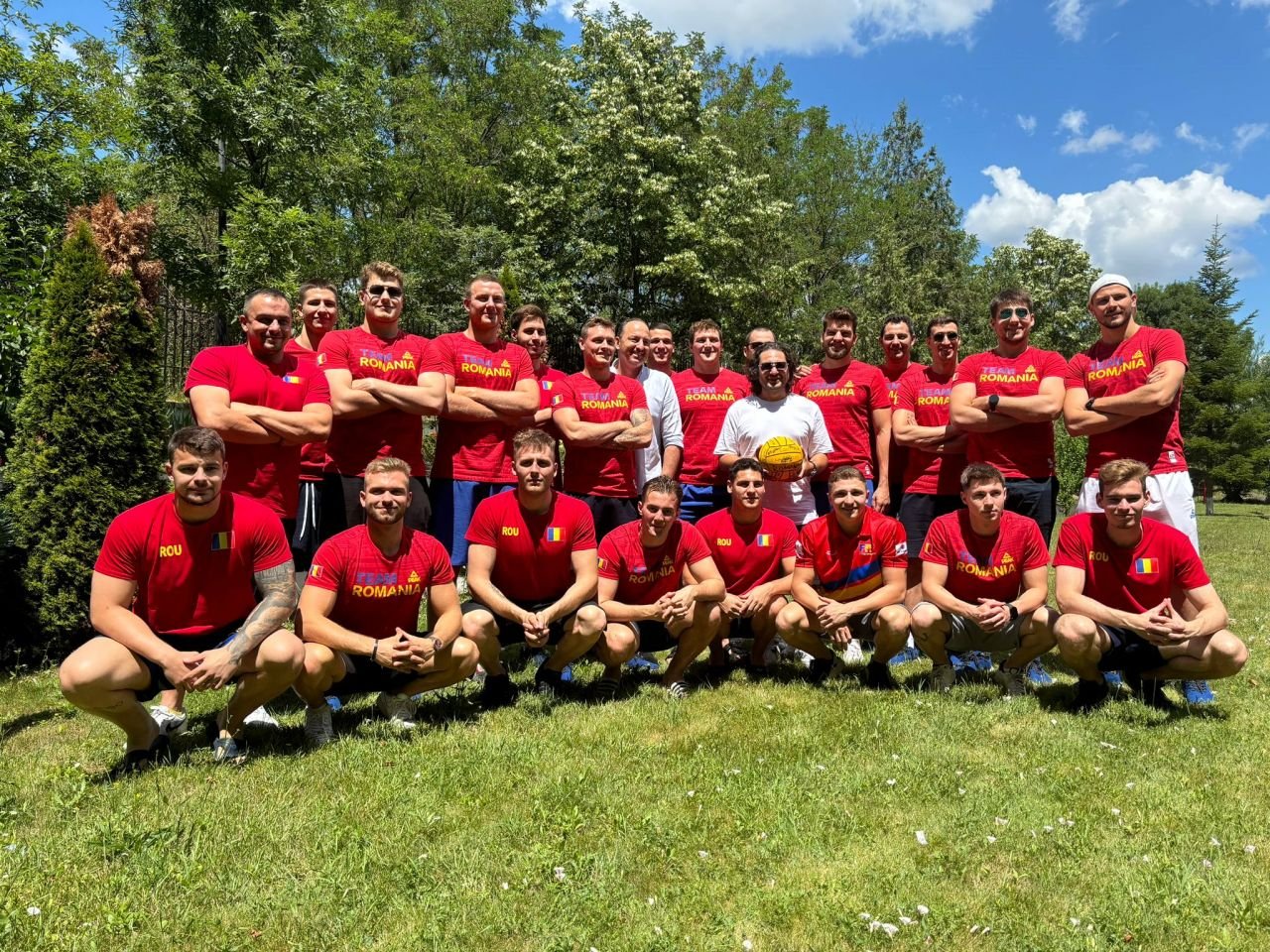 Chef Florin Dumitrescu le-a făcut o surpriză băieților din naționala de polo, calificată la JO 2024. Reportaj la Izvorani&nbsp;