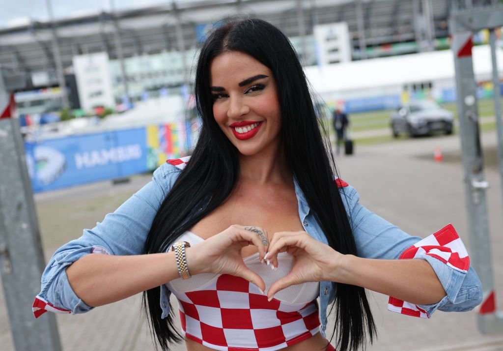 Frumusețile de la EURO 2024! Imagini spectaculoase cu fanele care au făcut senzație în tribune _33