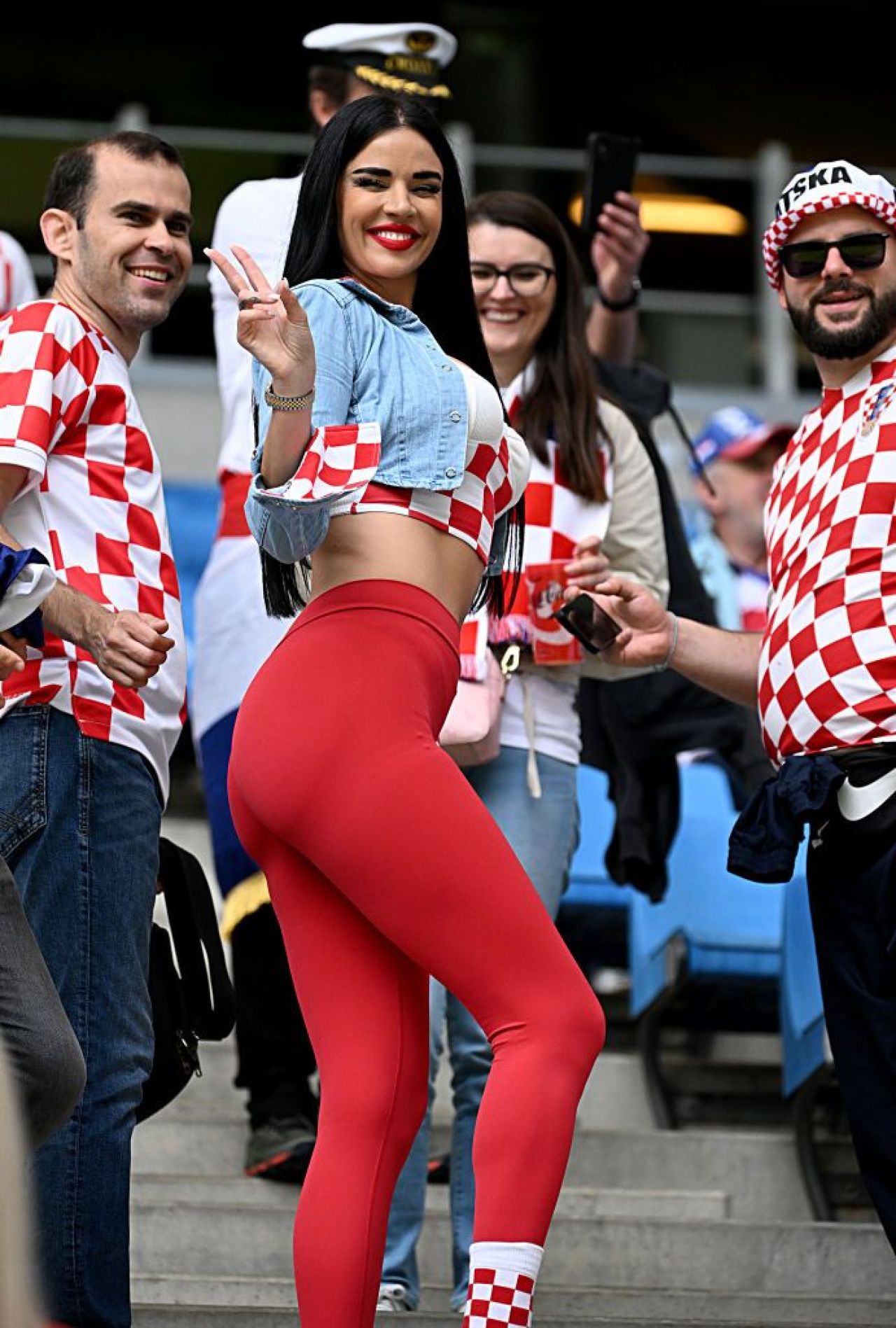 Frumusețile de la EURO 2024! Imagini spectaculoase cu fanele care au făcut senzație în tribune _35