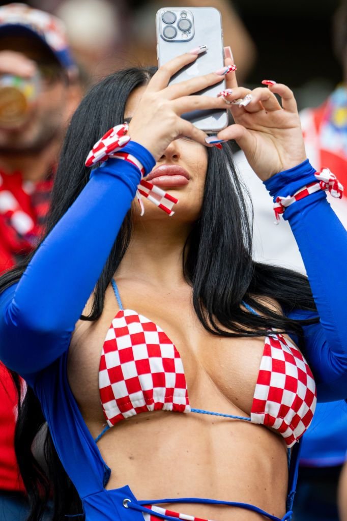 Frumusețile de la EURO 2024! Imagini spectaculoase cu fanele care au făcut senzație în tribune _43