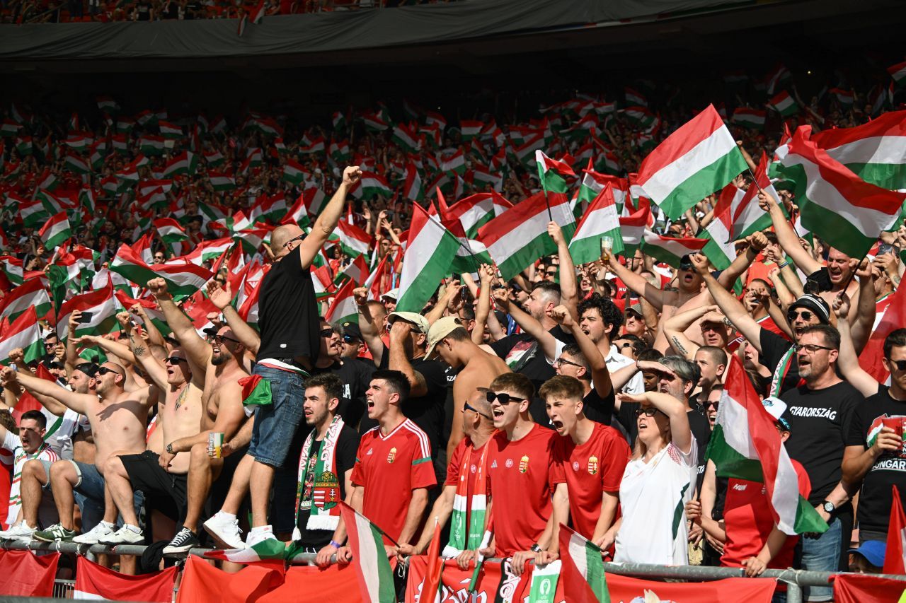 Spectacol în tribune! Suporterii care au atras atenția la meciul Germania - Ungaria_5