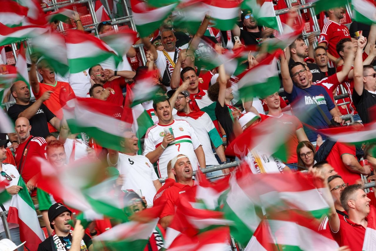 Spectacol în tribune! Suporterii care au atras atenția la meciul Germania - Ungaria_46