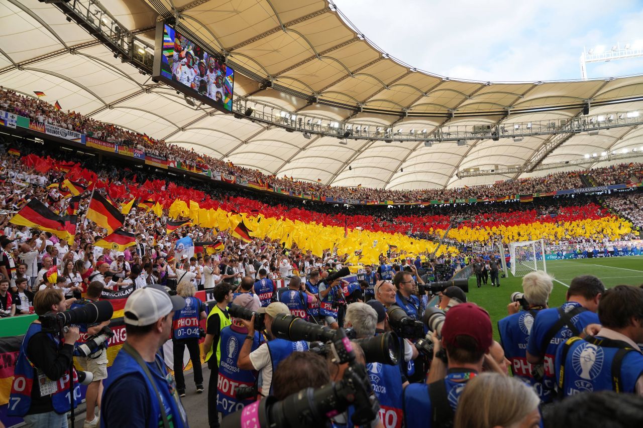 Spectacol în tribune! Suporterii care au atras atenția la meciul Germania - Ungaria_77