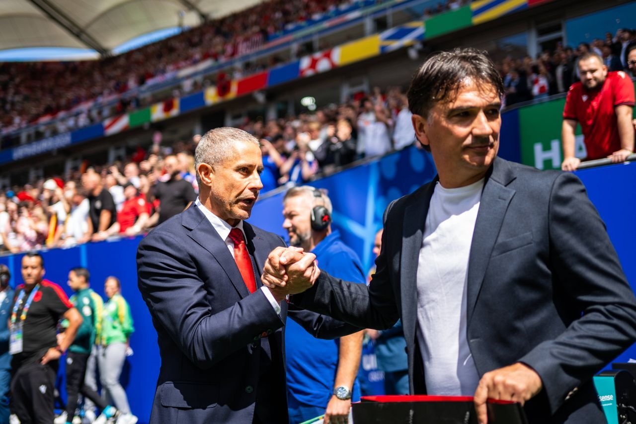 Selecționerul Albaniei, fost jucător la FC Barcelona, a dat recital la conferința de presă, după 2-2 cu Croația_2