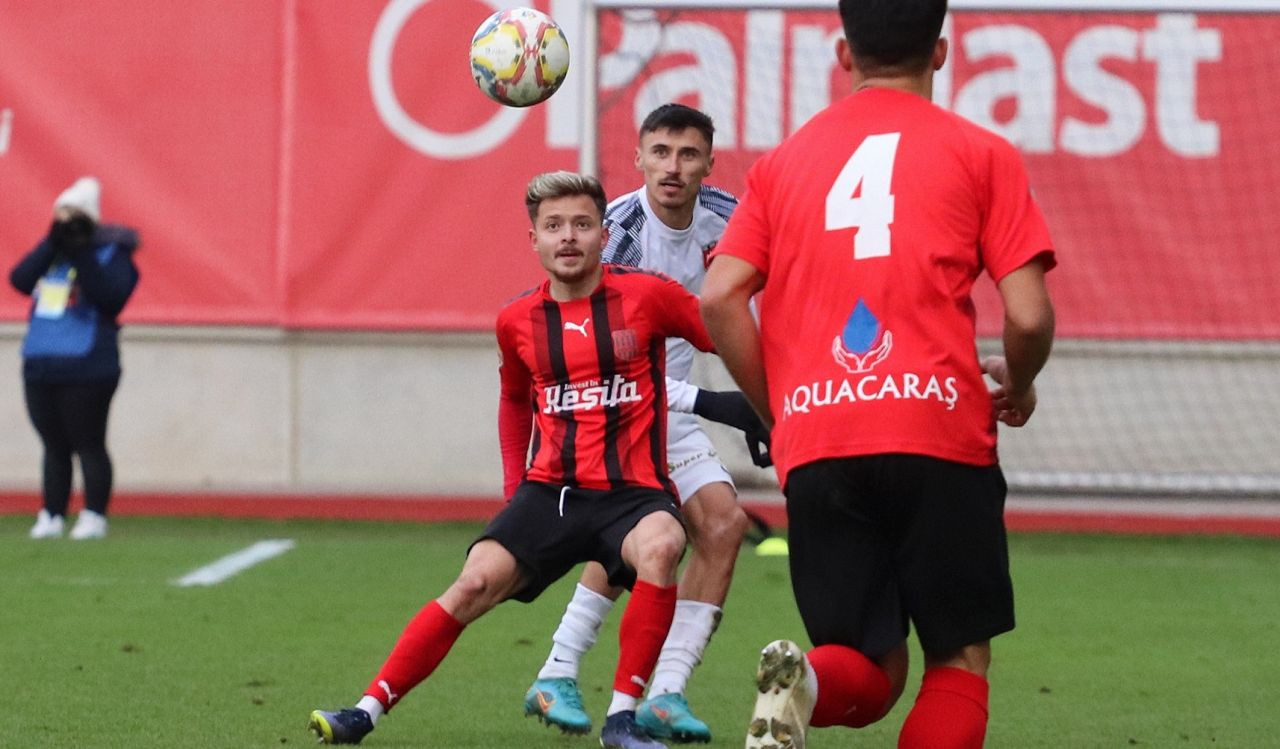 Caz bizar &icirc;n Liga 1! Clubul i-a anunțat transferul la o echipă, dar azi a fost prezentat la alta