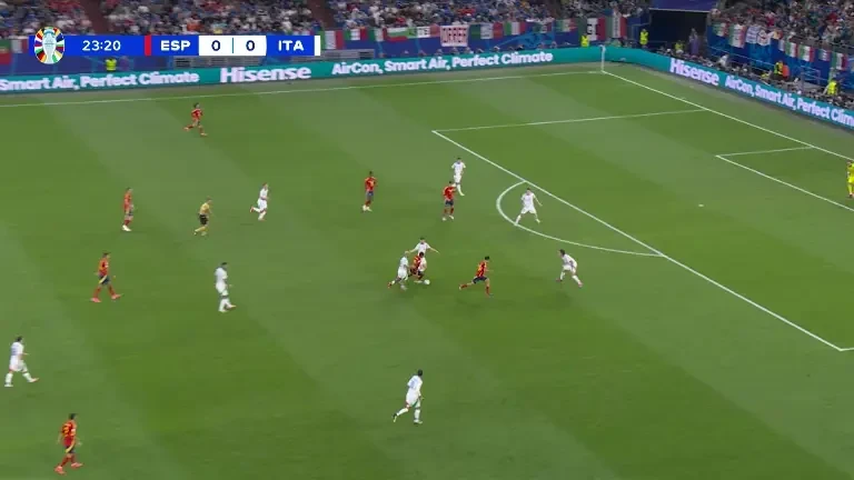 Spania - Italia | Morata pătrunde în careu și șutează la colțul scurt, însă Donnarumma respinge