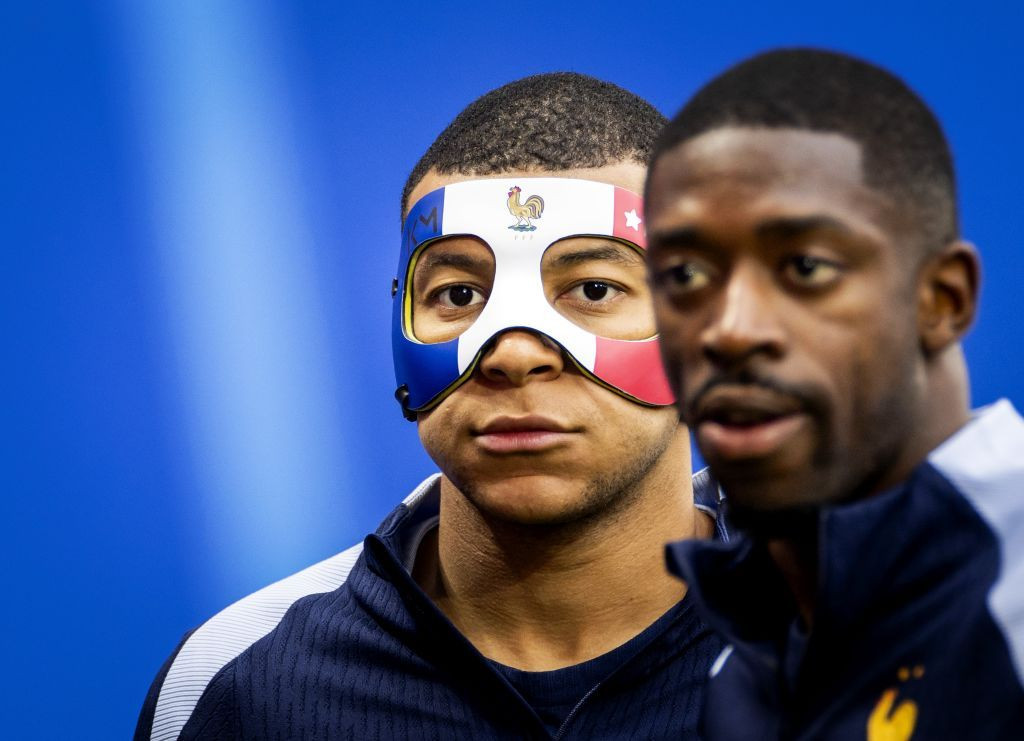 UEFA nu îi permite lui Kylian Mbappe să joace cu masca folosită la antrenamente. Ce pregătește Franța_2