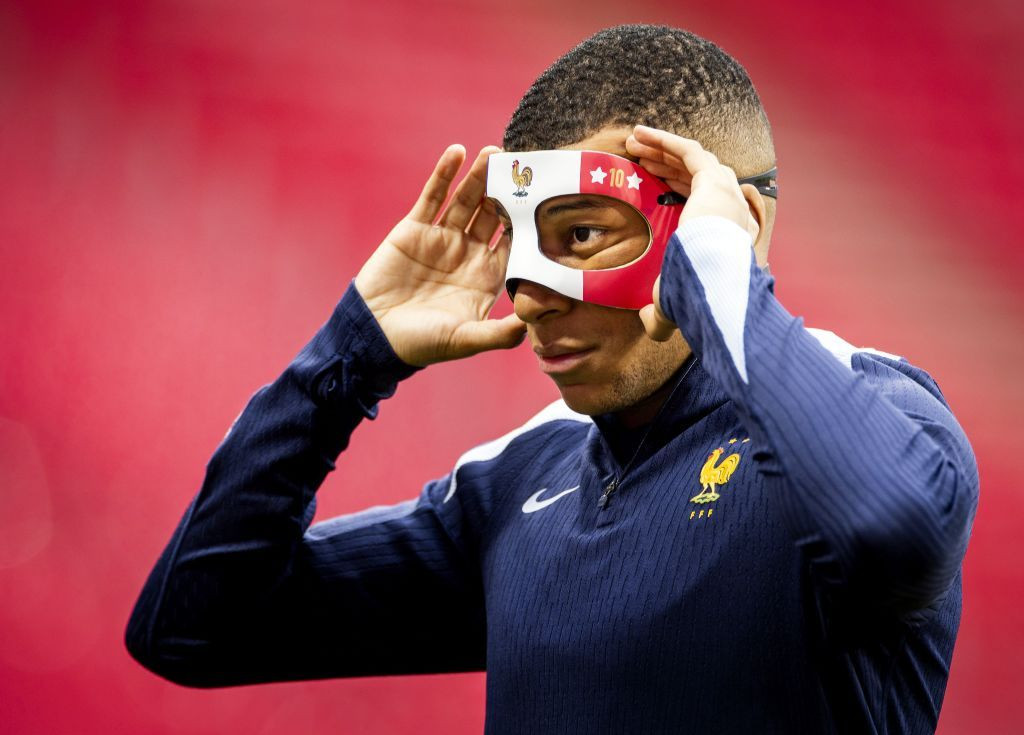 UEFA nu îi permite lui Kylian Mbappe să joace cu masca folosită la antrenamente. Ce pregătește Franța_4