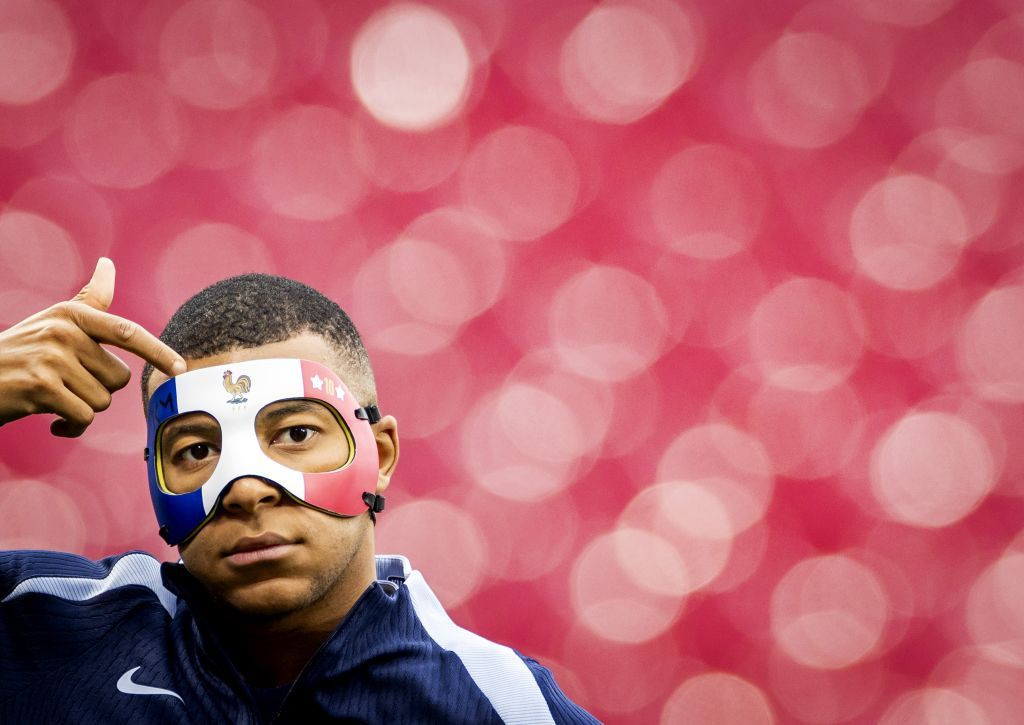 UEFA nu îi permite lui Kylian Mbappe să joace cu masca folosită la antrenamente. Ce pregătește Franța_5