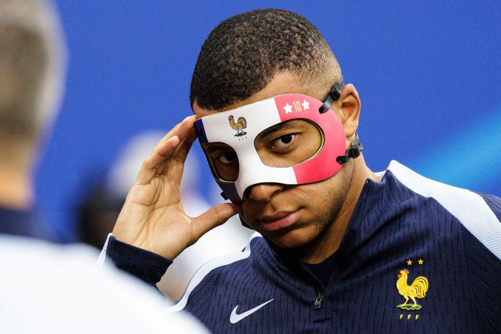 UEFA nu îi permite lui Kylian Mbappe să joace cu masca folosită la antrenamente. Ce pregătește Franța_6