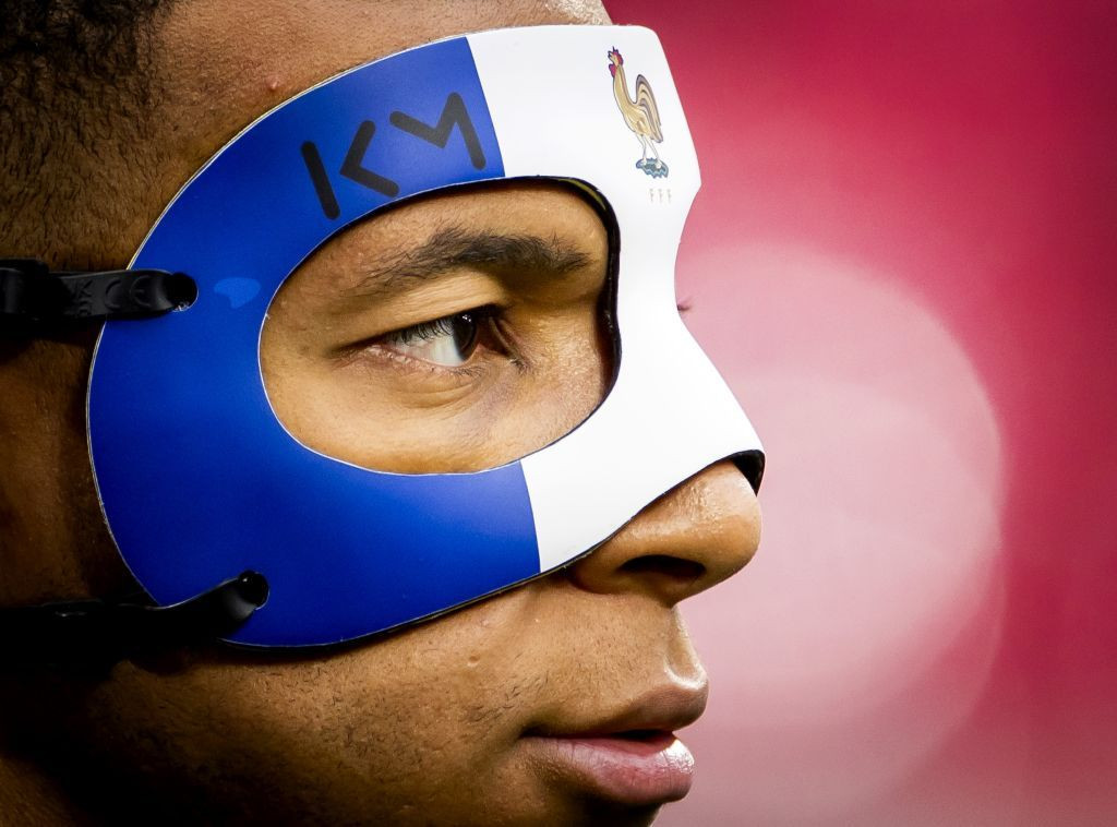 UEFA nu îi permite lui Kylian Mbappe să joace cu masca folosită la antrenamente. Ce pregătește Franța_11