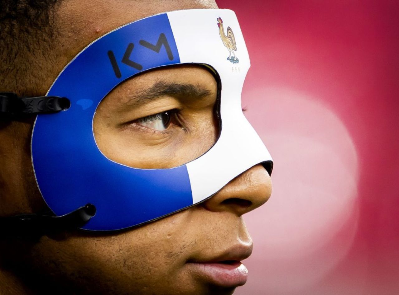 UEFA nu îi permite lui Kylian Mbappe să joace cu masca folosită la antrenamente. Ce pregătește Franța_11