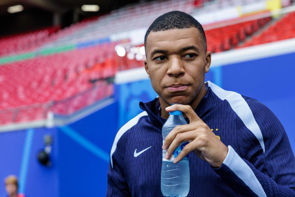 UEFA nu îi permite lui Kylian Mbappe să joace cu masca folosită la antrenamente. Ce pregătește Franța_16