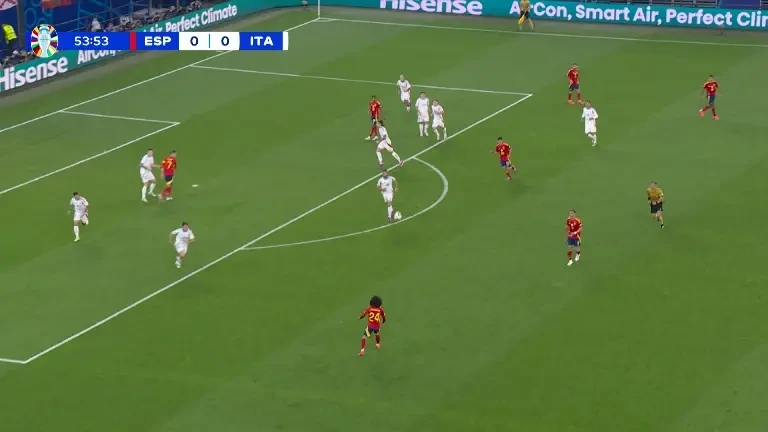 Spania - Italia | Riccardo Calafiori trimite &icirc;n proprie poartă după o centrare a lui Morata