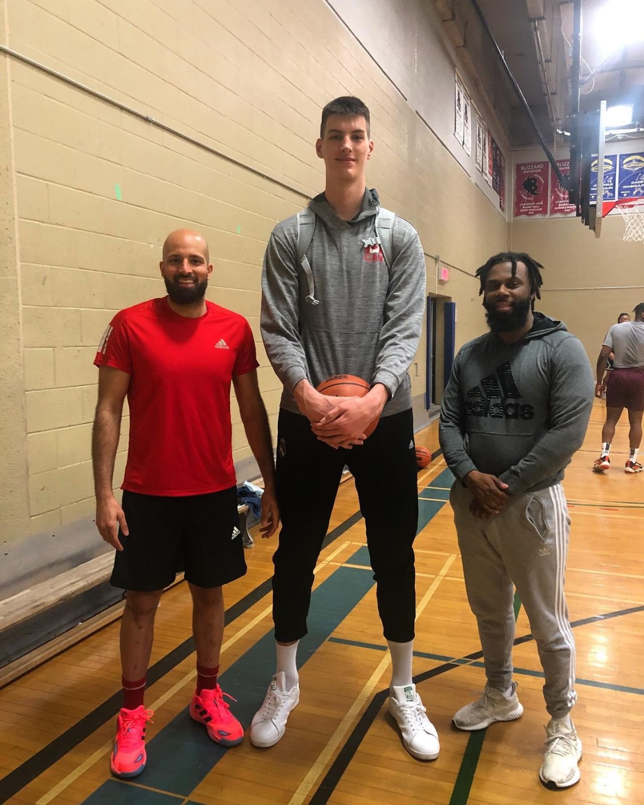 Average Ghiță. Un puști de 18 ani este mai înalt decât Ghiță Mureșan și poate privi NBA-ul de sus_8