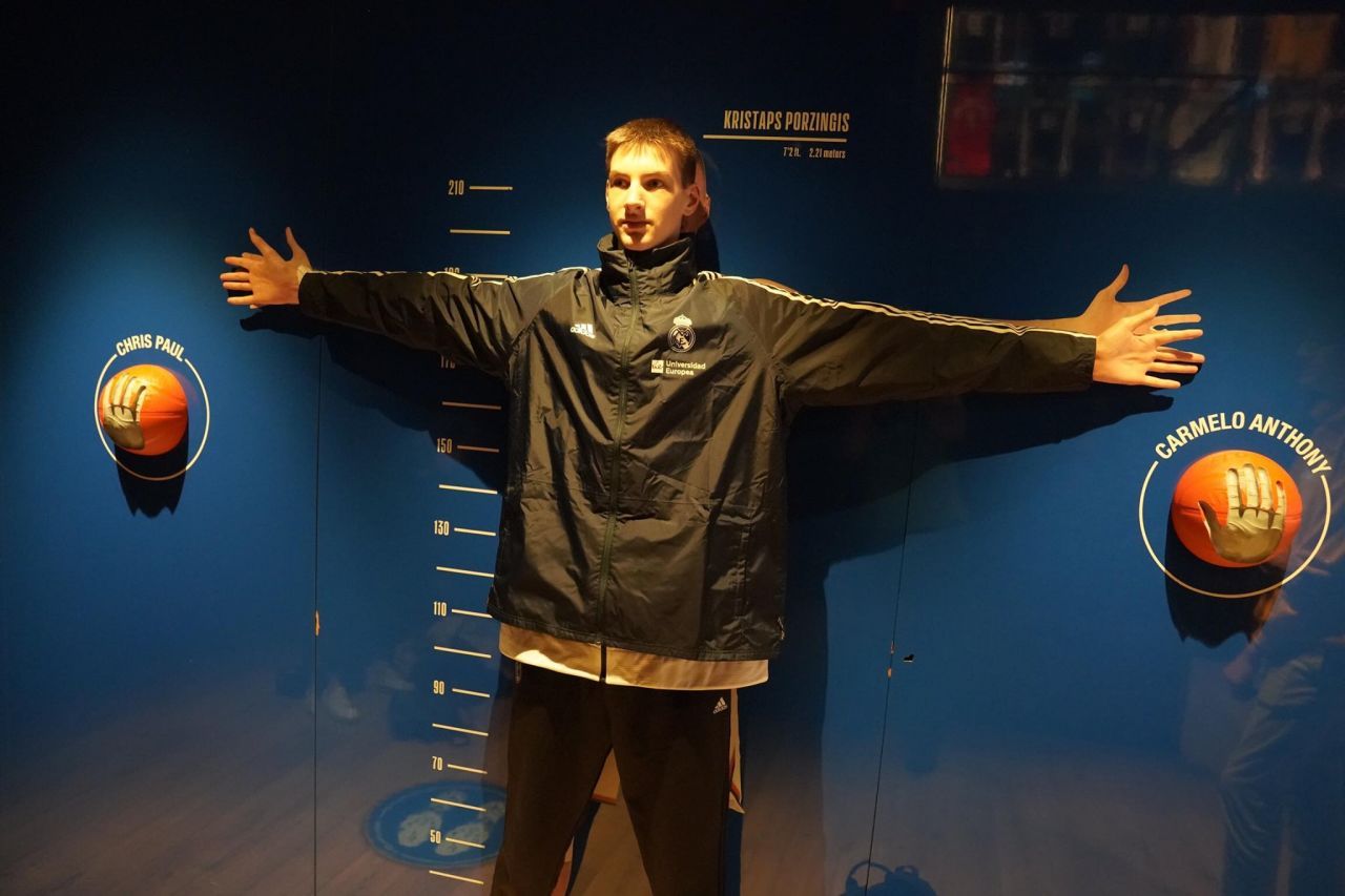 Average Ghiță. Un puști de 18 ani este mai înalt decât Ghiță Mureșan și poate privi NBA-ul de sus_1