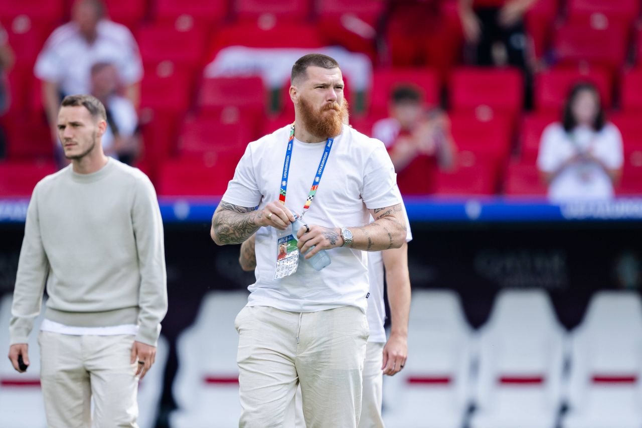 Legătura nebănuită dintre Ianis Zicu și Martin Adam, atacantul Ungariei, numit „gras” în L'Equipe_3