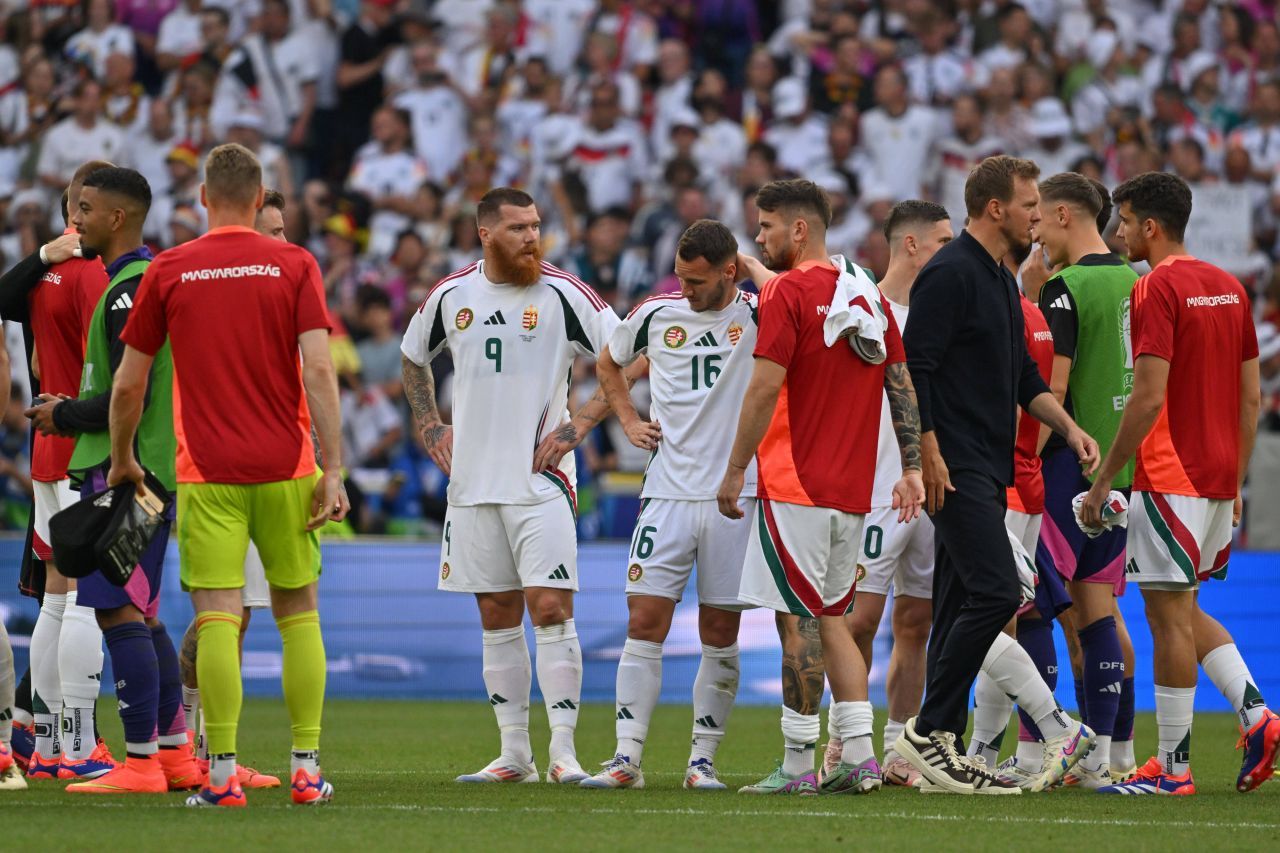 Legătura nebănuită dintre Ianis Zicu și Martin Adam, atacantul Ungariei, numit „gras” în L'Equipe_5
