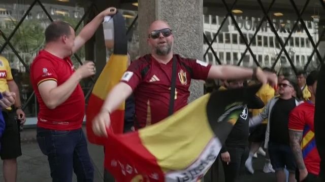 Doi belgieni au ajuns în mijlocul suporterilor români. Ce a urmat la Koln_2