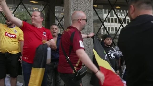 Doi belgieni au ajuns în mijlocul suporterilor români. Ce a urmat la Koln_4