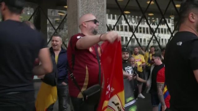 Doi belgieni au ajuns în mijlocul suporterilor români. Ce a urmat la Koln_7