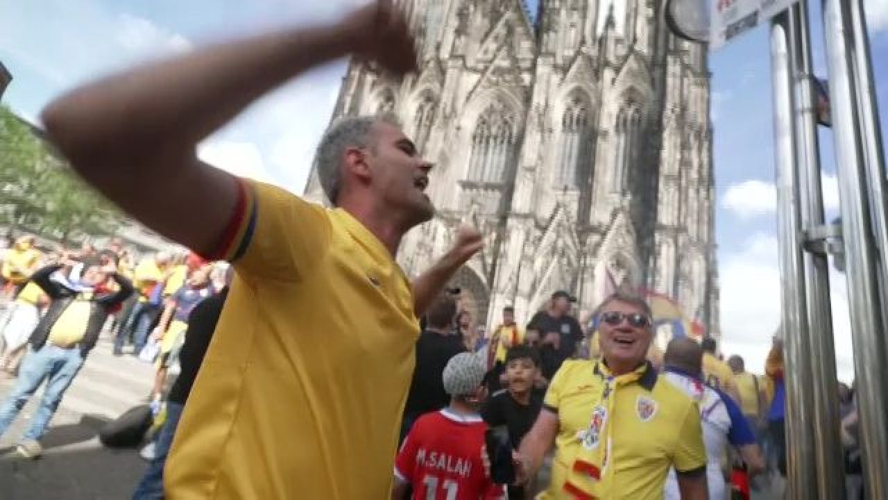 Doi belgieni au ajuns în mijlocul suporterilor români. Ce a urmat la Koln_9