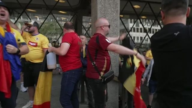Doi belgieni au ajuns în mijlocul suporterilor români. Ce a urmat la Koln_15