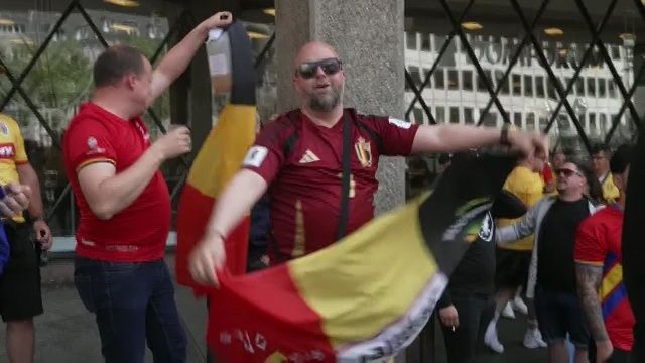 Doi belgieni au ajuns în mijlocul suporterilor români. Ce a urmat la Koln_1