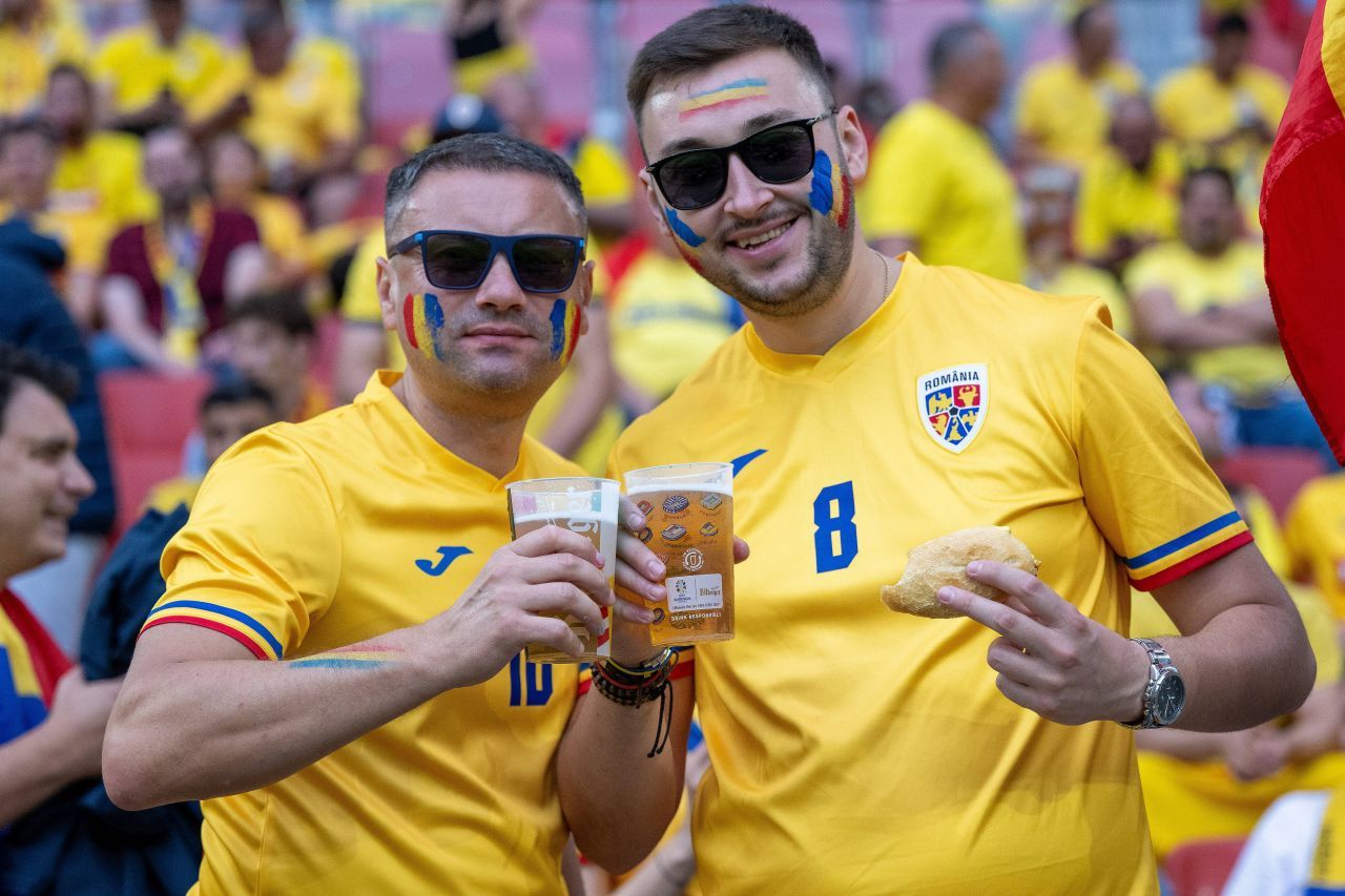 Atmosferă incendiară la Koln! Suporterii au făcut spectacol în Belgia – România!_2