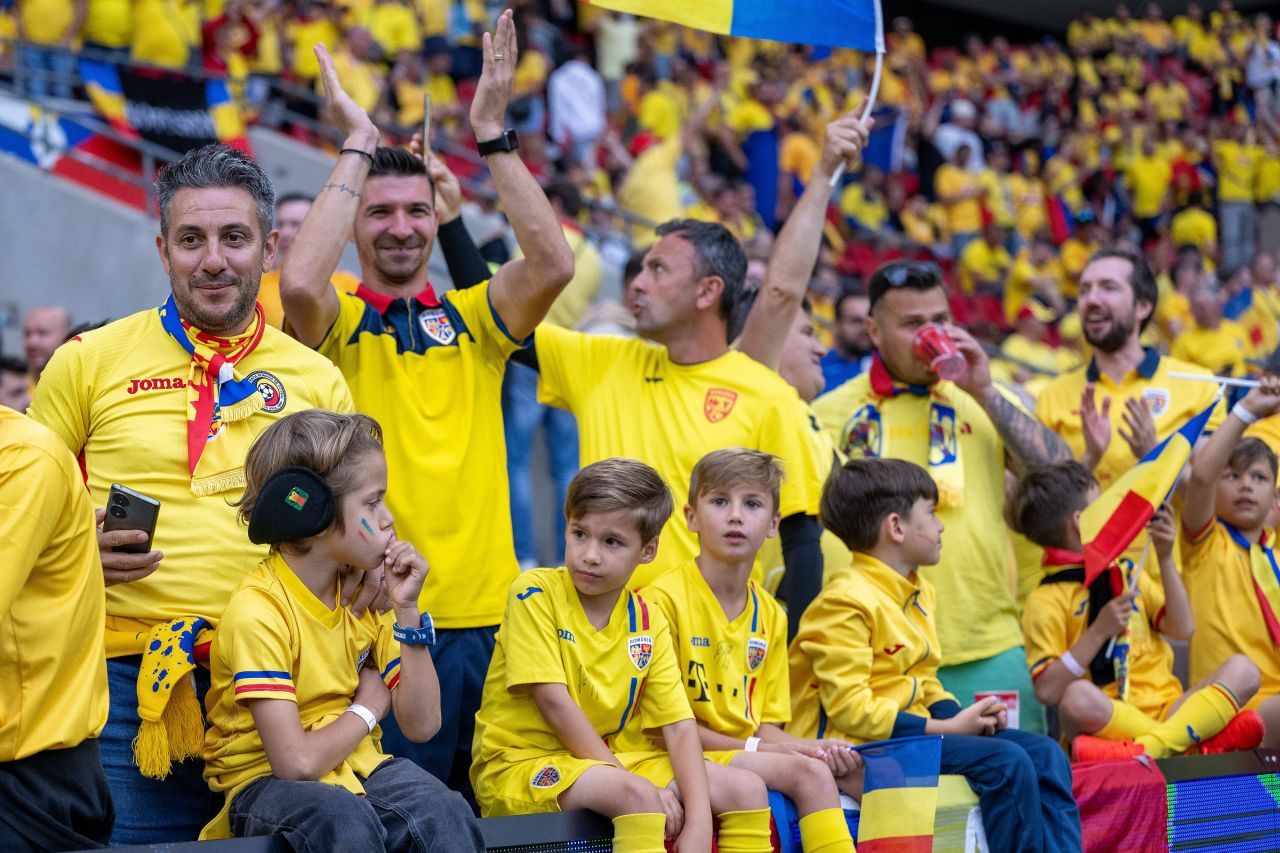 Atmosferă incendiară la Koln! Suporterii au făcut spectacol în Belgia – România!_3