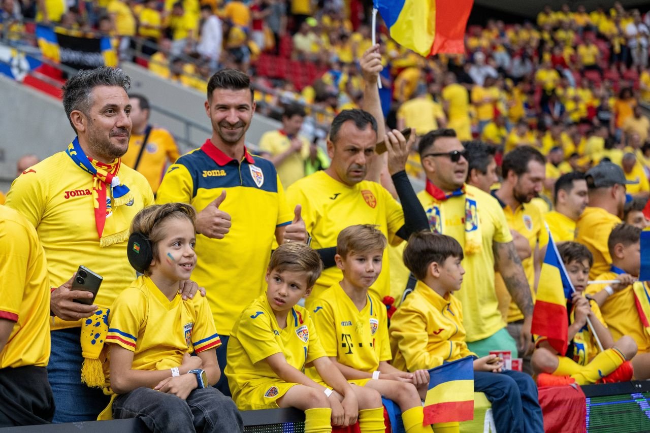 Atmosferă incendiară la Koln! Suporterii au făcut spectacol în Belgia – România!_4
