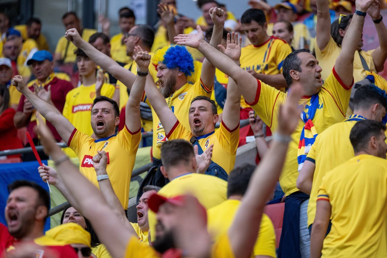 Atmosferă incendiară la Koln! Suporterii au făcut spectacol în Belgia – România!_5
