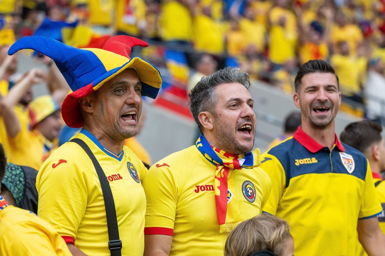 Atmosferă incendiară la Koln! Suporterii au făcut spectacol în Belgia – România!_7