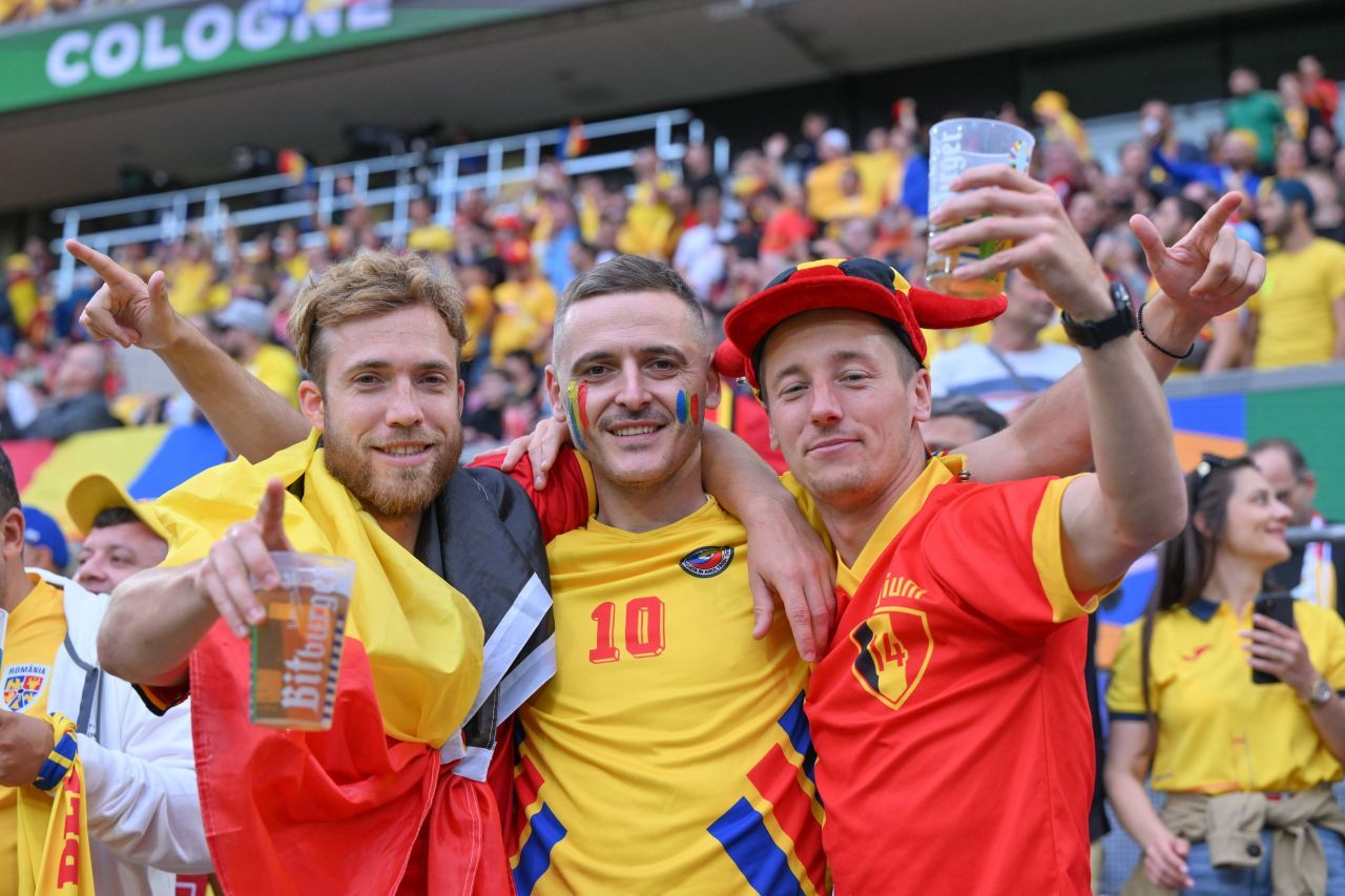 Atmosferă incendiară la Koln! Suporterii au făcut spectacol în Belgia – România!_9