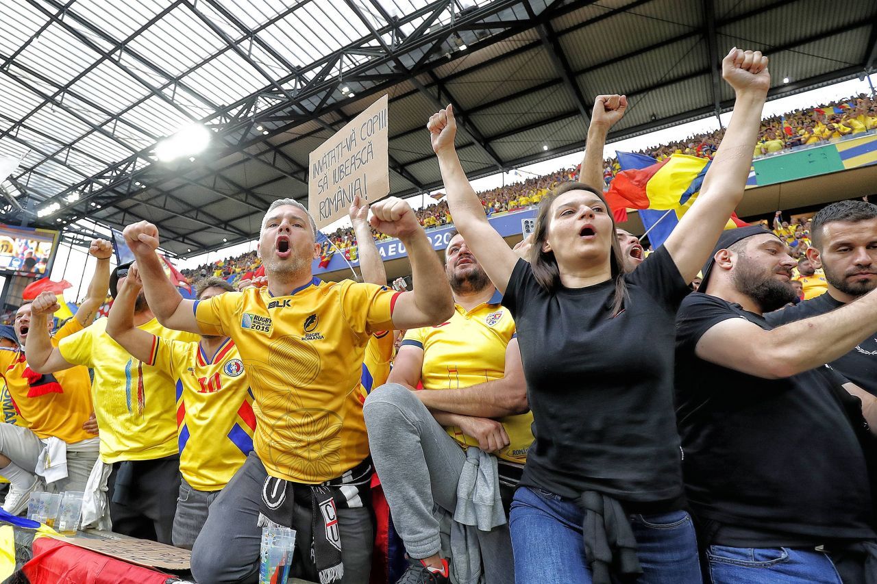 Atmosferă incendiară la Koln! Suporterii au făcut spectacol în Belgia – România!_12