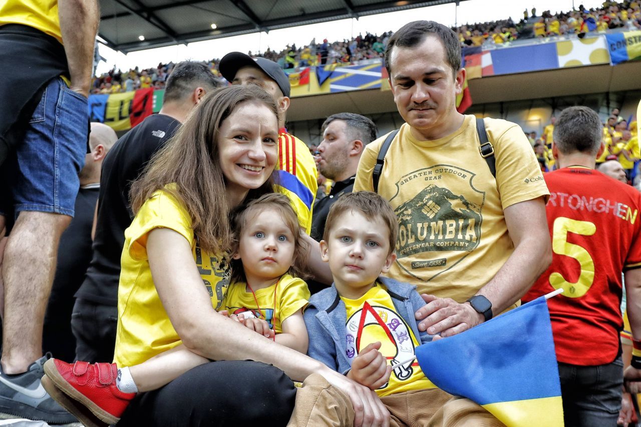 Atmosferă incendiară la Koln! Suporterii au făcut spectacol în Belgia – România!_14