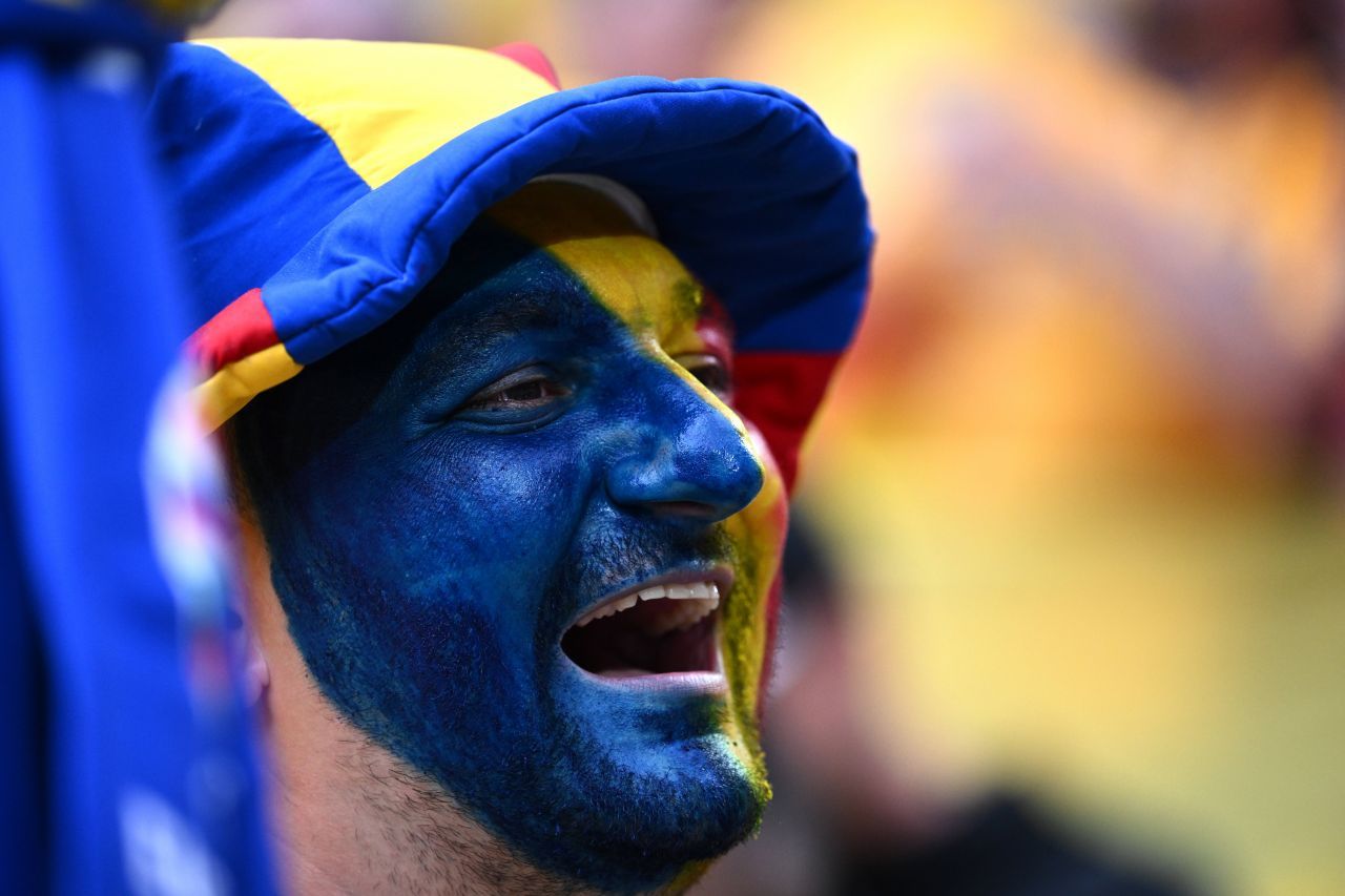 Atmosferă incendiară la Koln! Suporterii au făcut spectacol în Belgia – România!_15