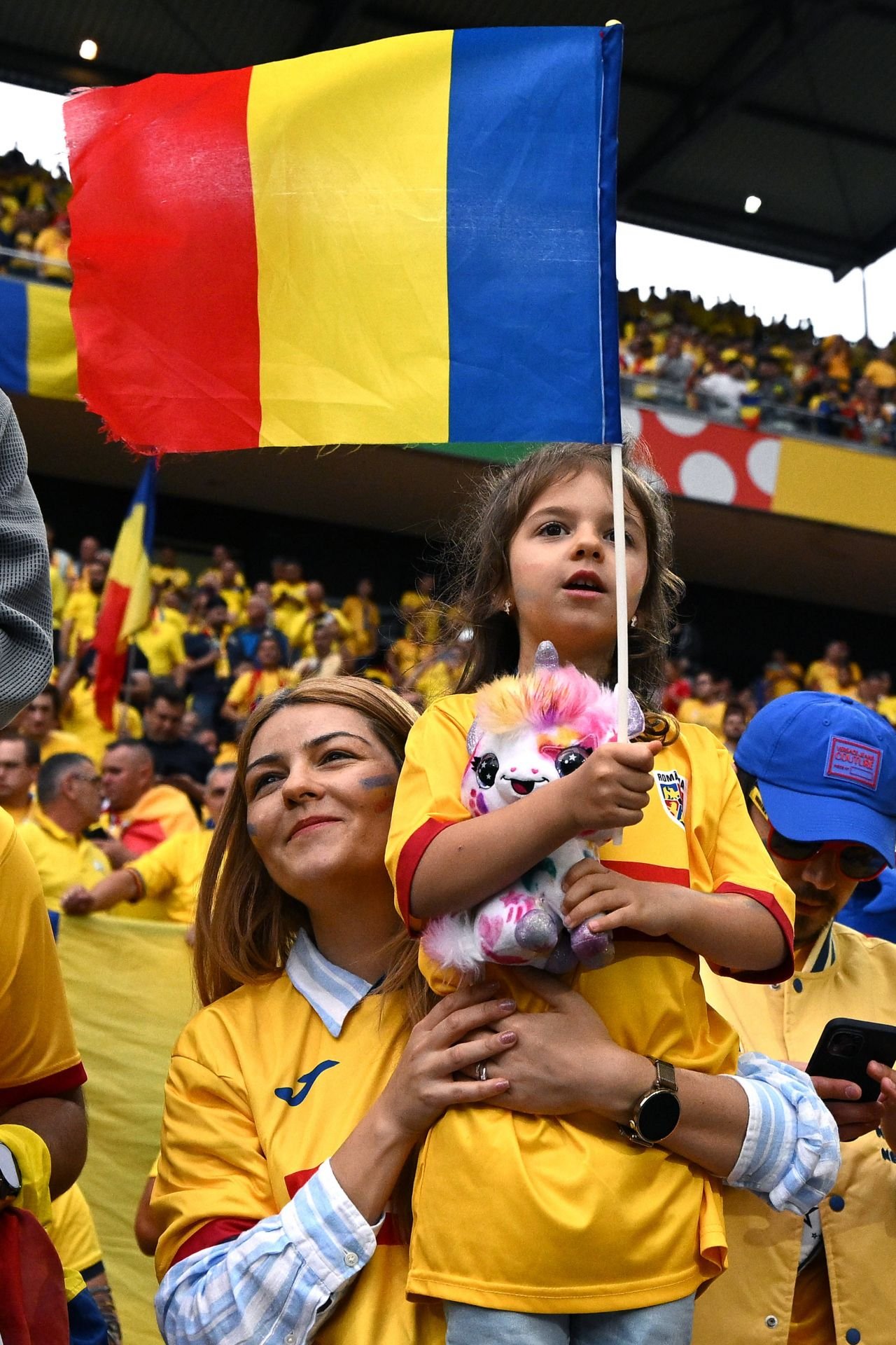 Atmosferă incendiară la Koln! Suporterii au făcut spectacol în Belgia – România!_16