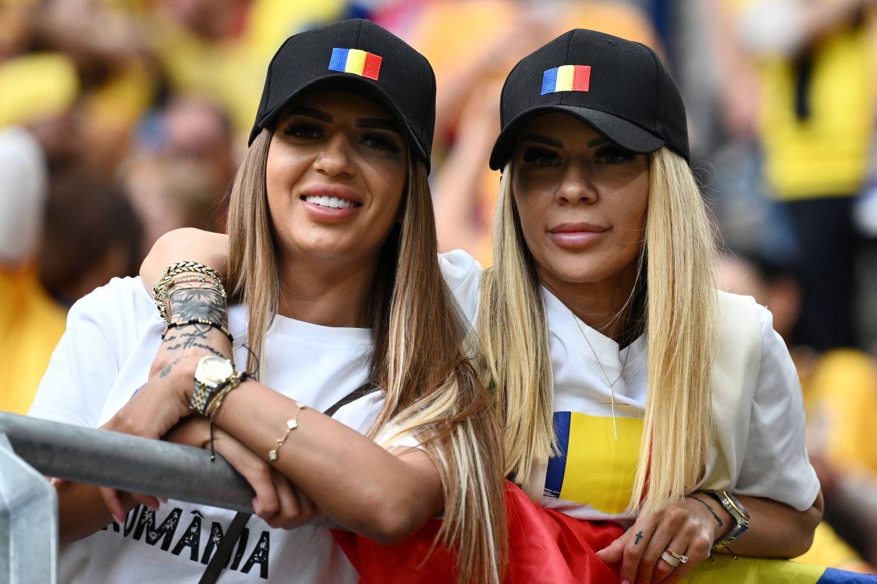 Atmosferă incendiară la Koln! Suporterii au făcut spectacol în Belgia – România!_18
