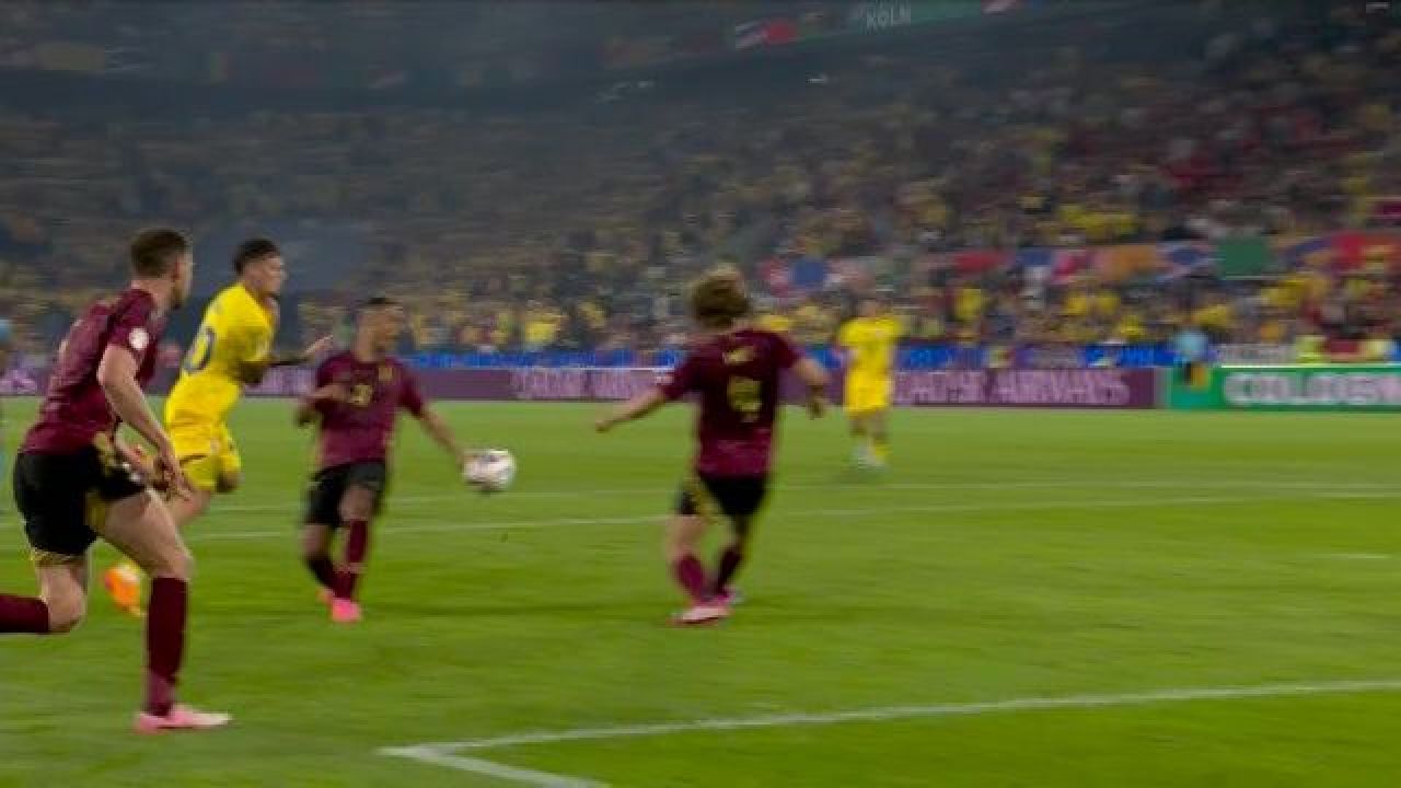 Faza la care România a cerut penalty contra Belgiei. Tielemans a respins mingea cu mâna în careu_2