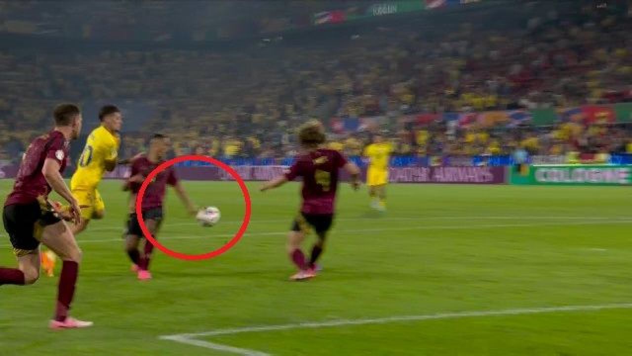 Faza la care România a cerut penalty contra Belgiei. Tielemans a respins mingea cu mâna în careu_1