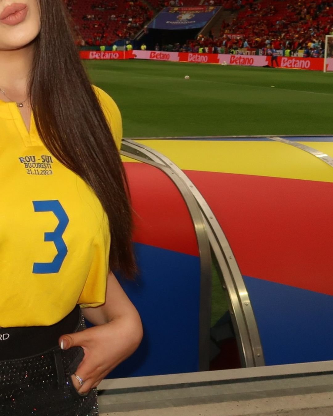 Partenerele le-au fost alături tricolorilor și după înfrângerea cu Belgia. Gestul făcut de iubita lui Radu Drăgușin_16