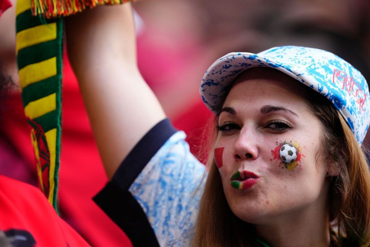 Frumusețile de la EURO 2024! Imagini spectaculoase cu fanele care au făcut senzație în tribune _53