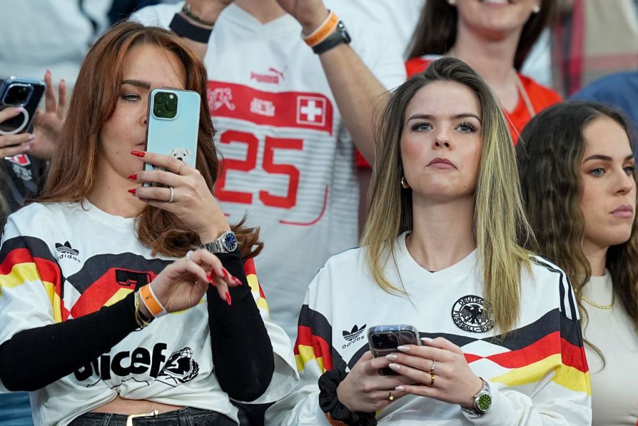 Frumusețile de la EURO 2024! Imagini spectaculoase cu fanele care au făcut senzație în tribune _56