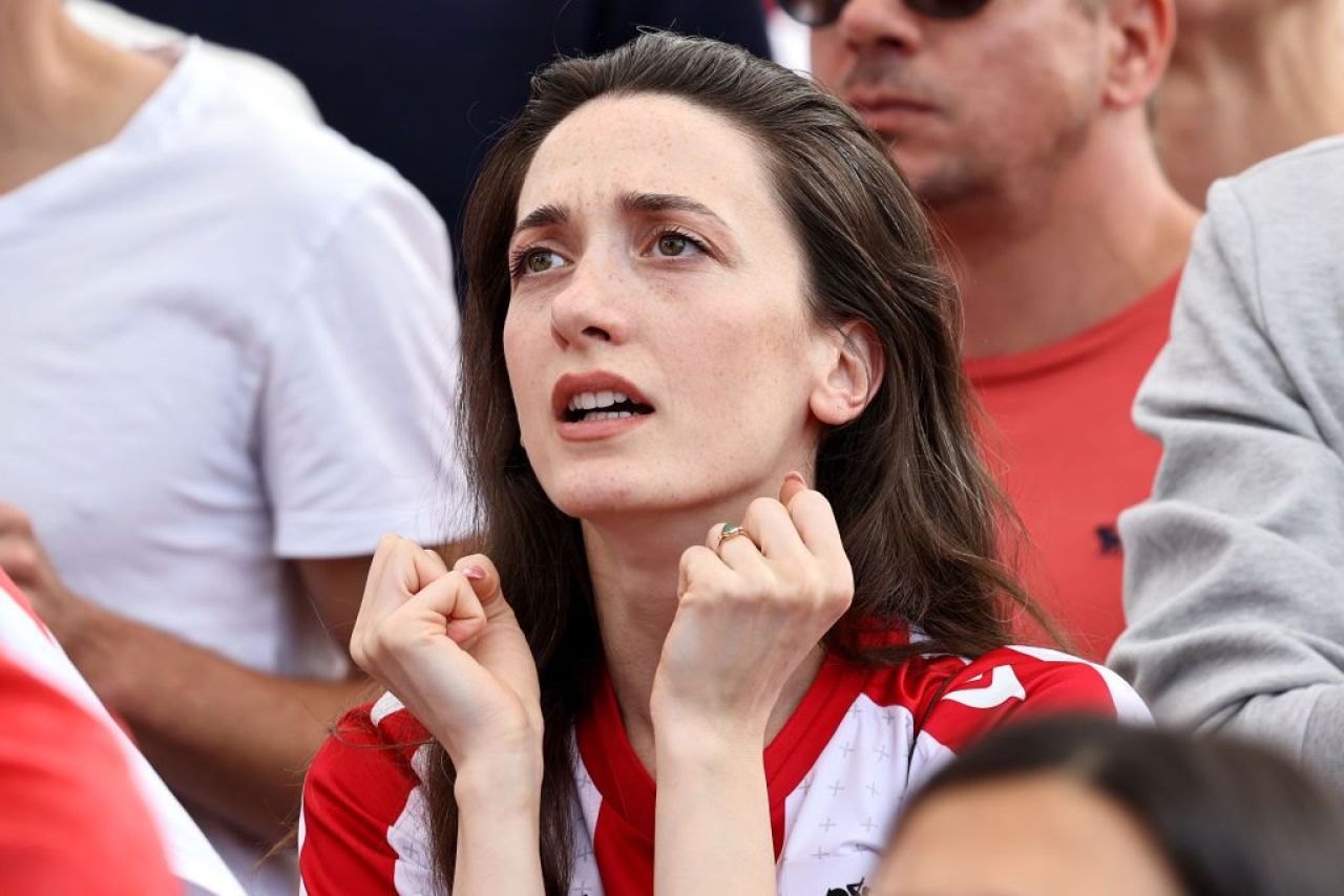 Frumusețile de la EURO 2024! Imagini spectaculoase cu fanele care au făcut senzație în tribune _64