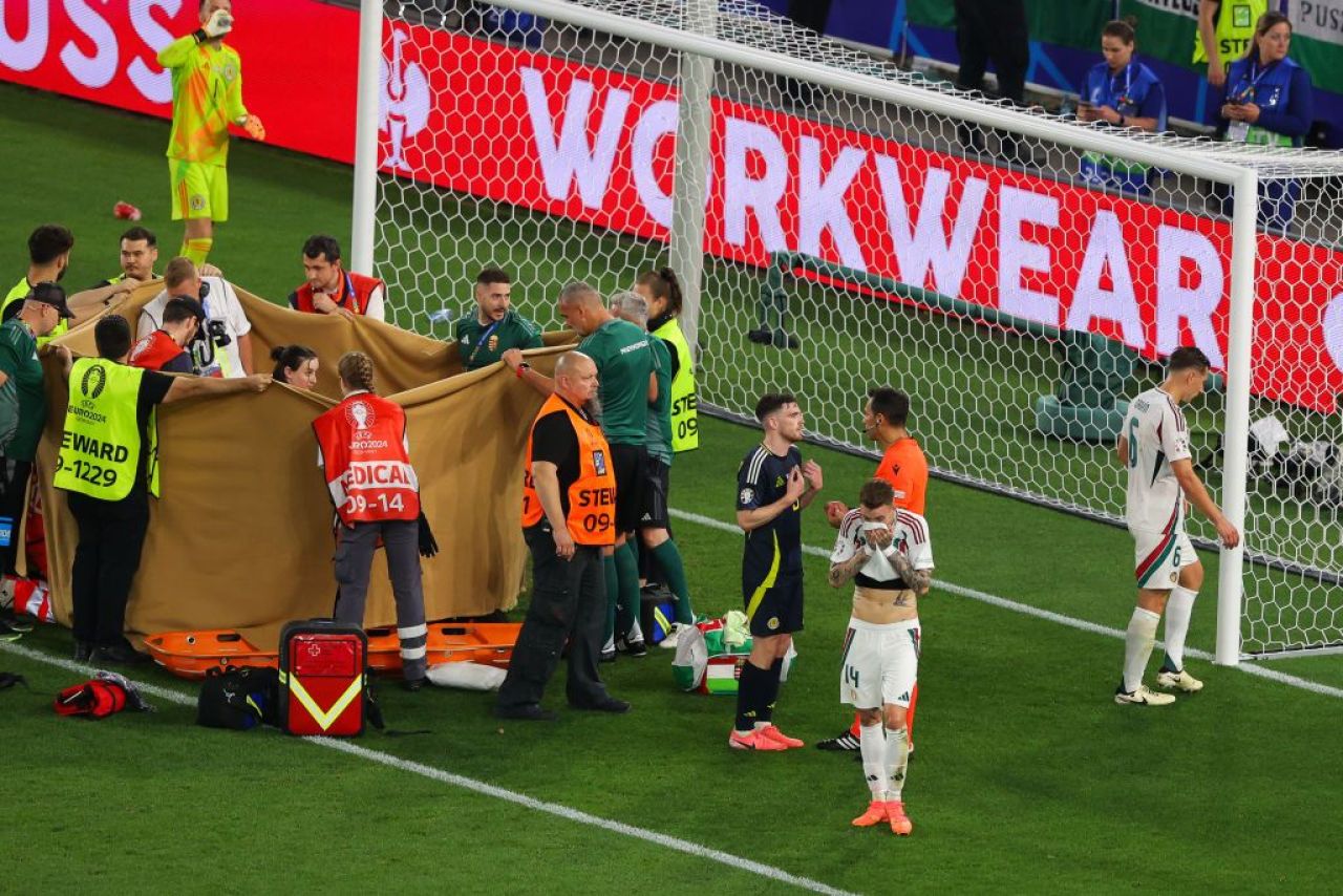 Detalii despre starea de sănătate a atacantului maghiar, care s-a prăbușit pe teren la EURO 2024, în timpul meciului cu Scoția_2