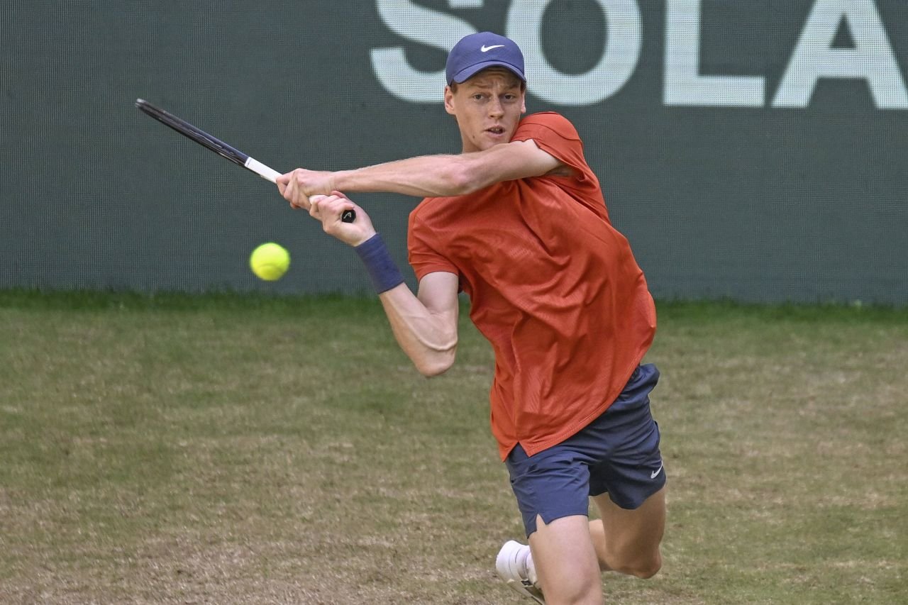 Jannik Sinner, pe urmele lui Roger Federer: a câștigat la Halle, iar Alcaraz înghite în sec înainte de Wimbledon_16