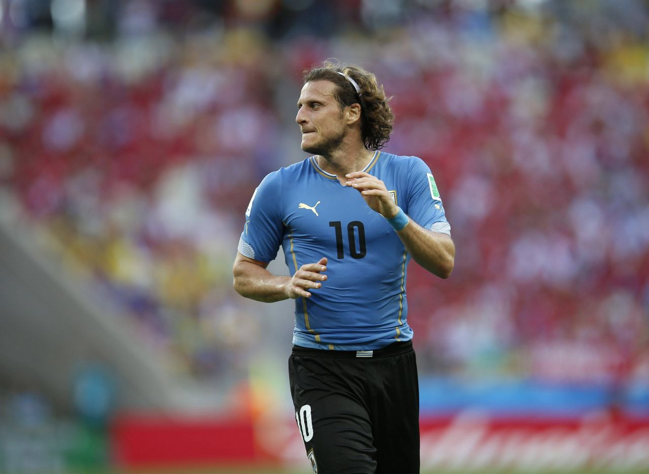 După sute de meciuri &icirc;n fotbalul mare, Diego Forl&aacute;n s-a apucat de tenis profesionist: cum se descurcă uruguayanul