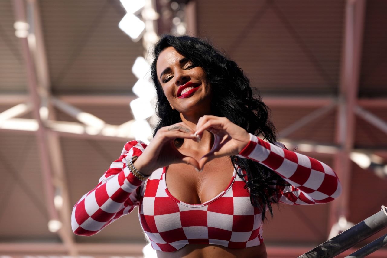 Ivana Knoll: Prezență incendiară la EURO 2024! Cum s-a pozat fotomodelul &icirc;n tribune