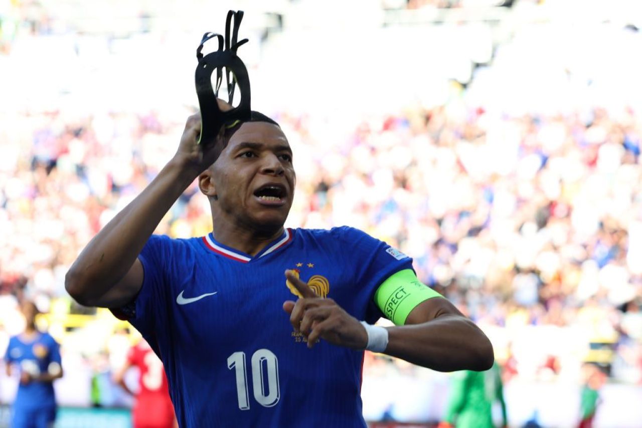 Kylian Mbappe, primul gol din carieră la EURO! Ce a făcut cu masca imediat după penalty-ul transformat contra Poloniei_2